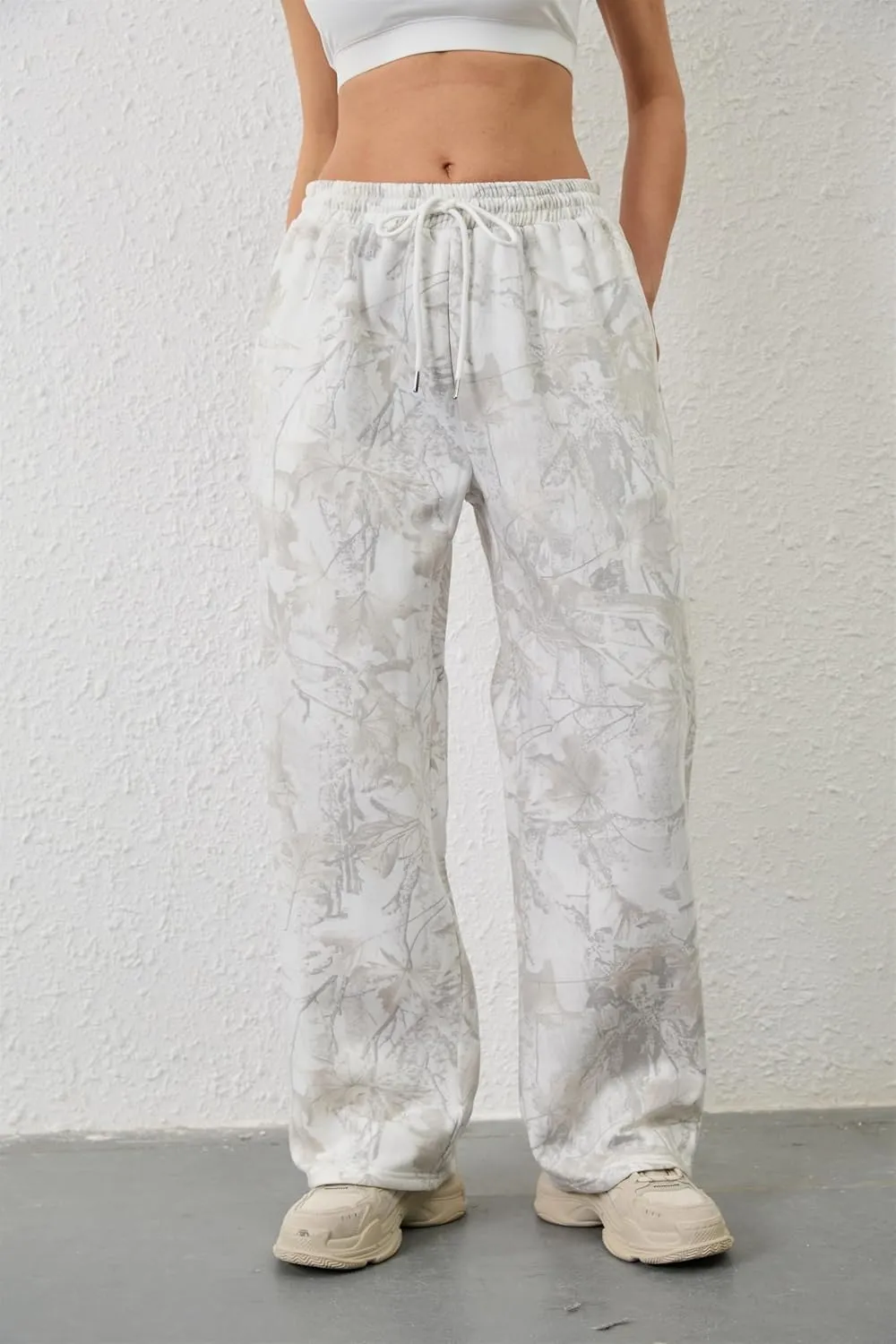 Camo Pants Women Baggy Fleece Y2K Camouflage Cargo Pants High Waisted Wide Leg Drawstring Jogger Sweatpants
