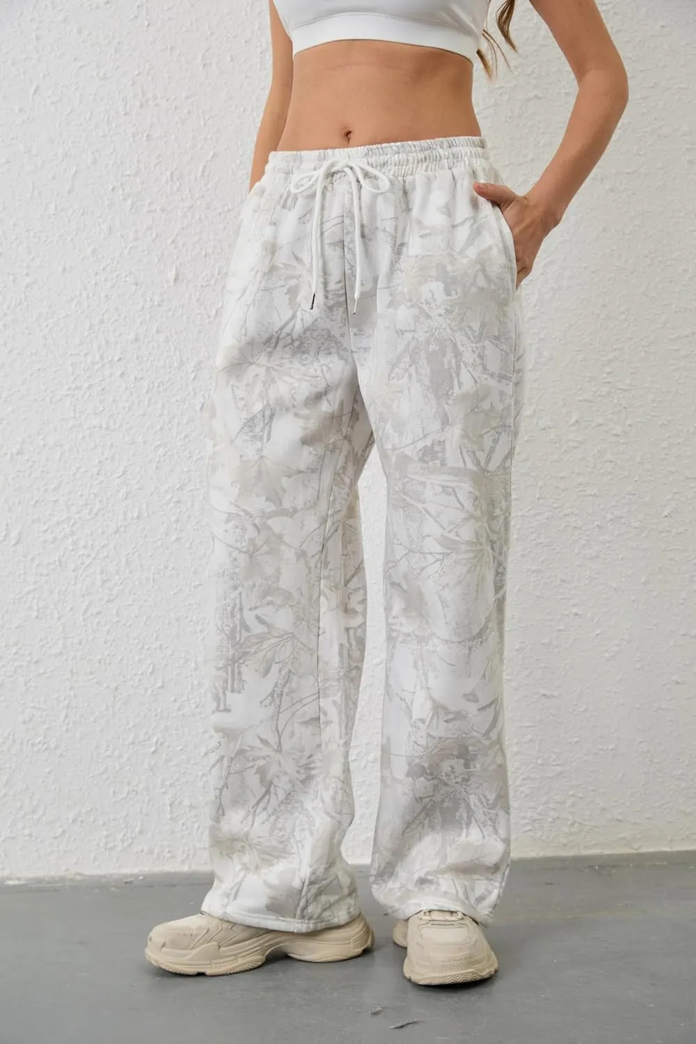 Camo Pants Women Baggy Fleece Y2K Camouflage Cargo Pants High Waisted Wide Leg Drawstring Jogger Sweatpants