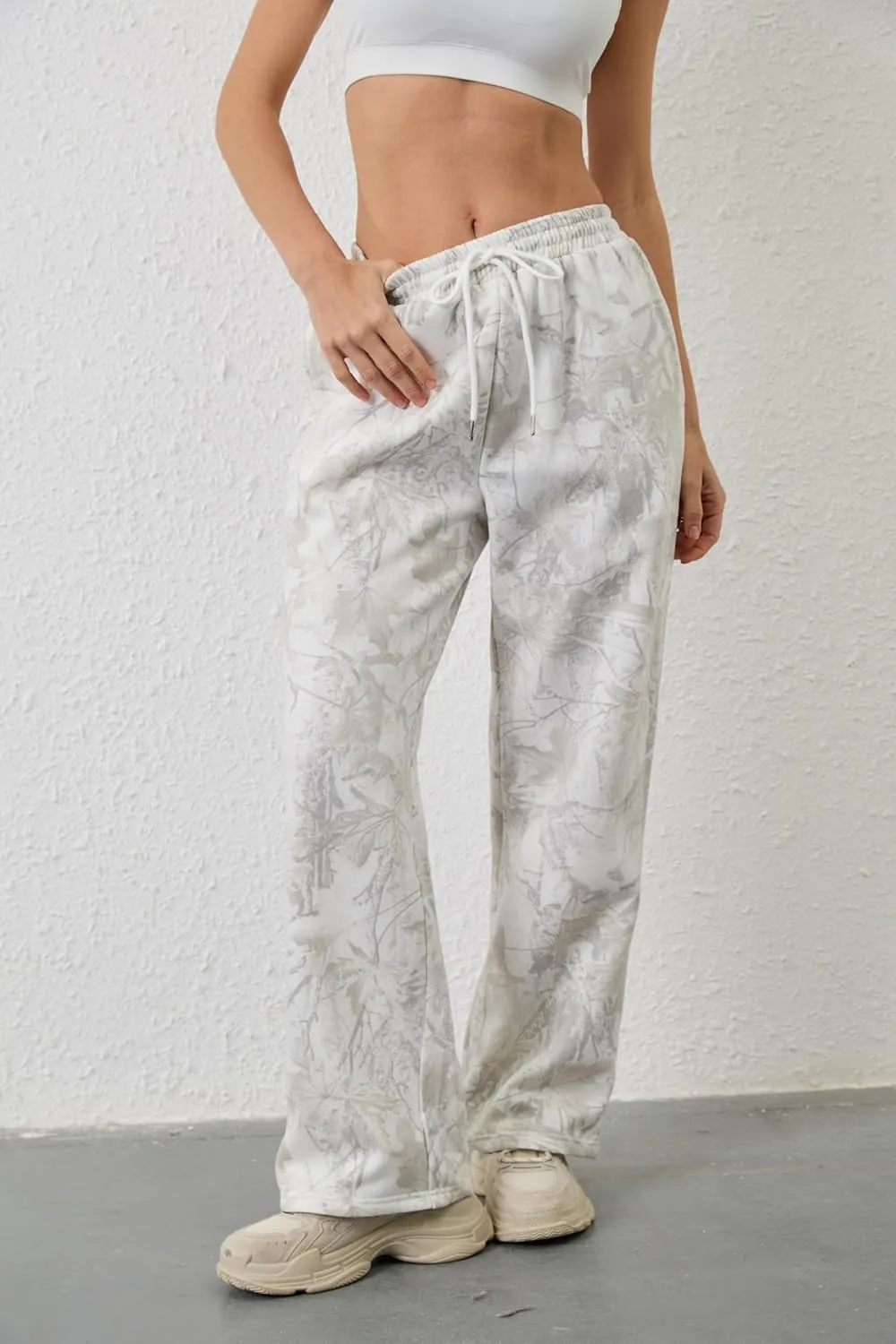 Camo Pants Women Baggy Fleece Y2K Camouflage Cargo Pants High Waisted Wide Leg Drawstring Jogger Sweatpants