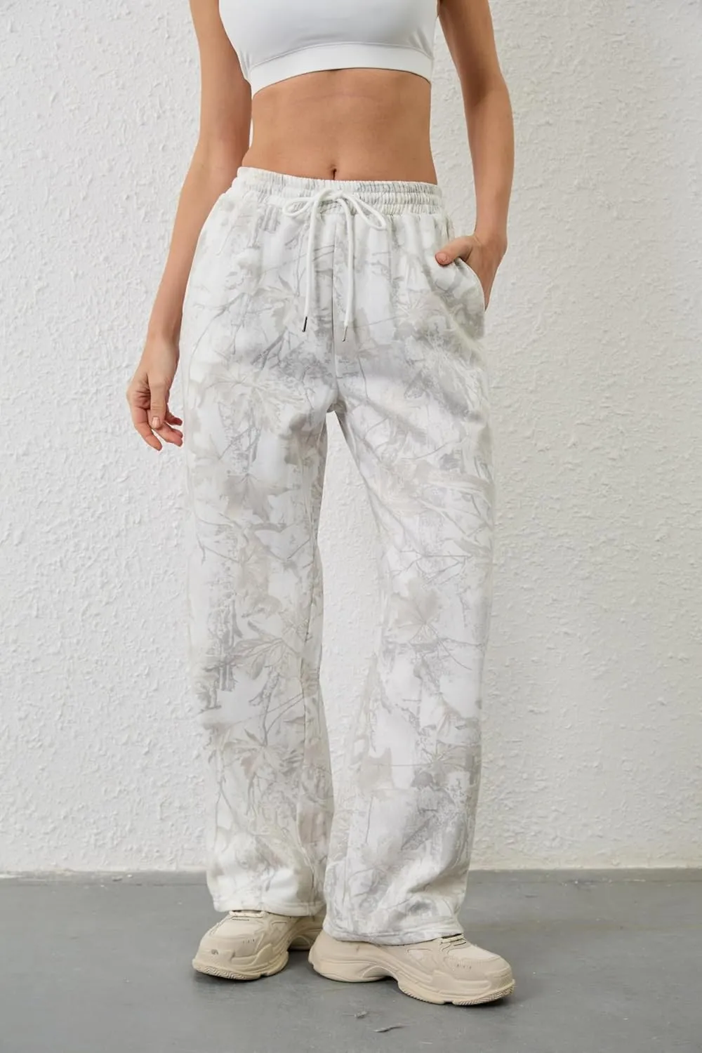 Camo Pants Women Baggy Fleece Y2K Camouflage Cargo Pants High Waisted Wide Leg Drawstring Jogger Sweatpants
