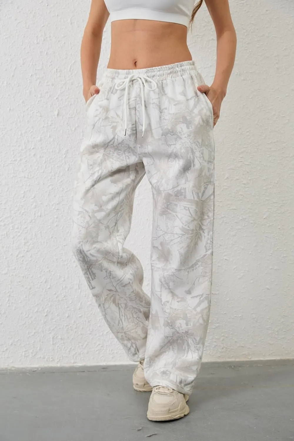 Camo Pants Women Baggy Fleece Y2K Camouflage Cargo Pants High Waisted Wide Leg Drawstring Jogger Sweatpants