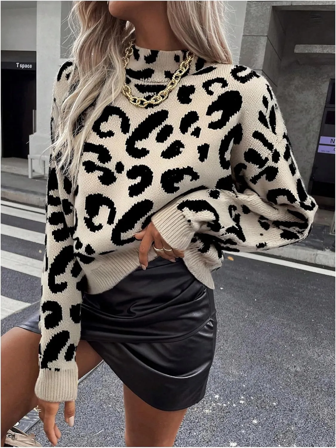 GORGLITTER Women's Tiger Graphic Sweaters Mock Neck Long Sleeve Knitted Pullover Trendy Fall Fahion 2024