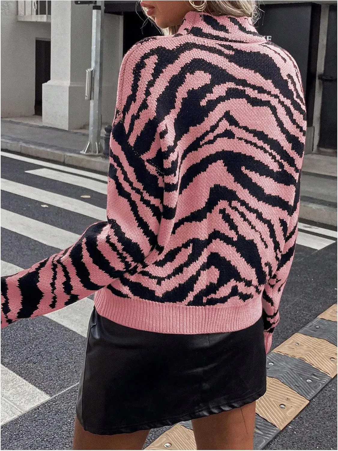 GORGLITTER Women's Tiger Graphic Sweaters Mock Neck Long Sleeve Knitted Pullover Trendy Fall Fahion 2024