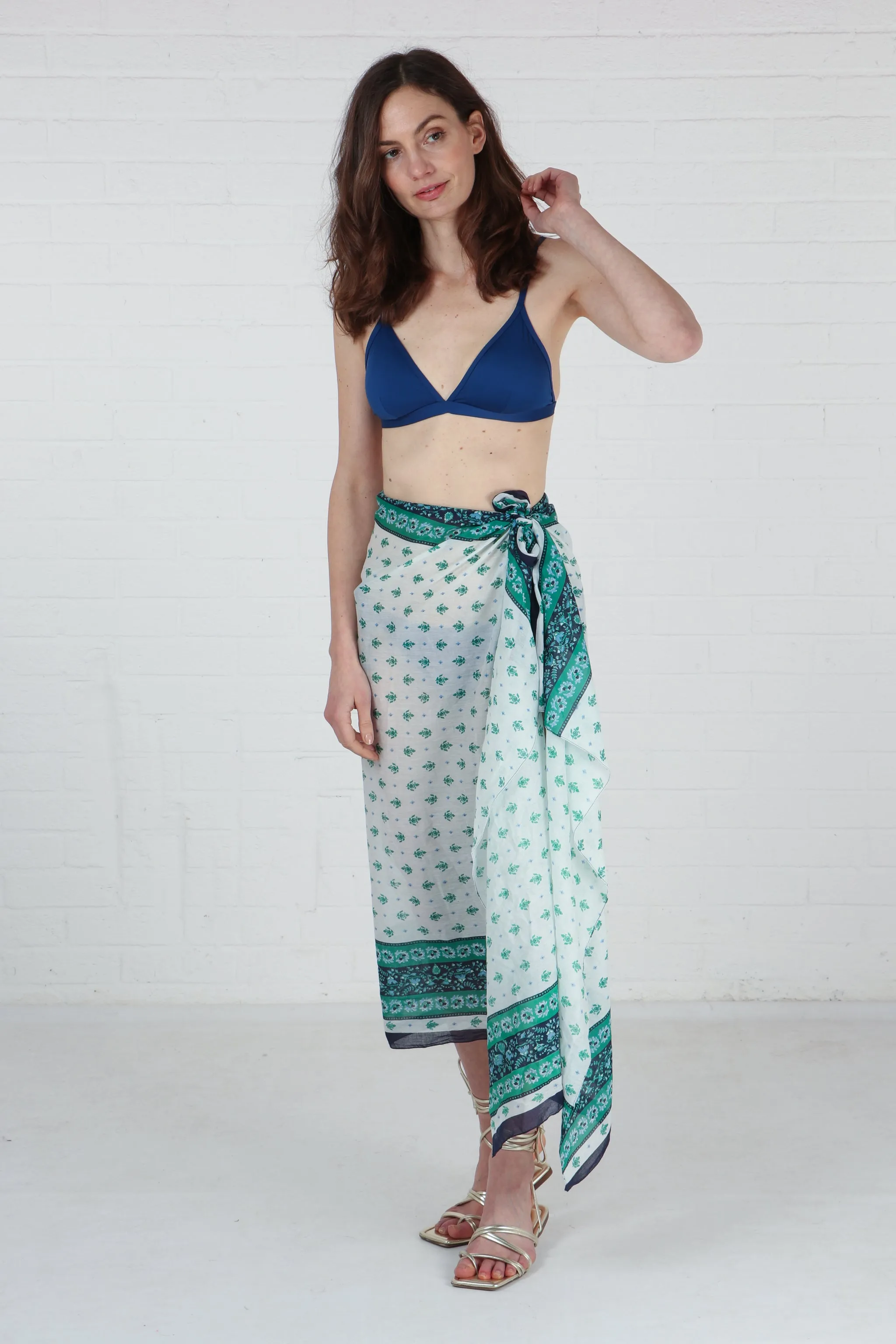 Ornamental Floral Print Bordered Cotton Scarf in Green Blue