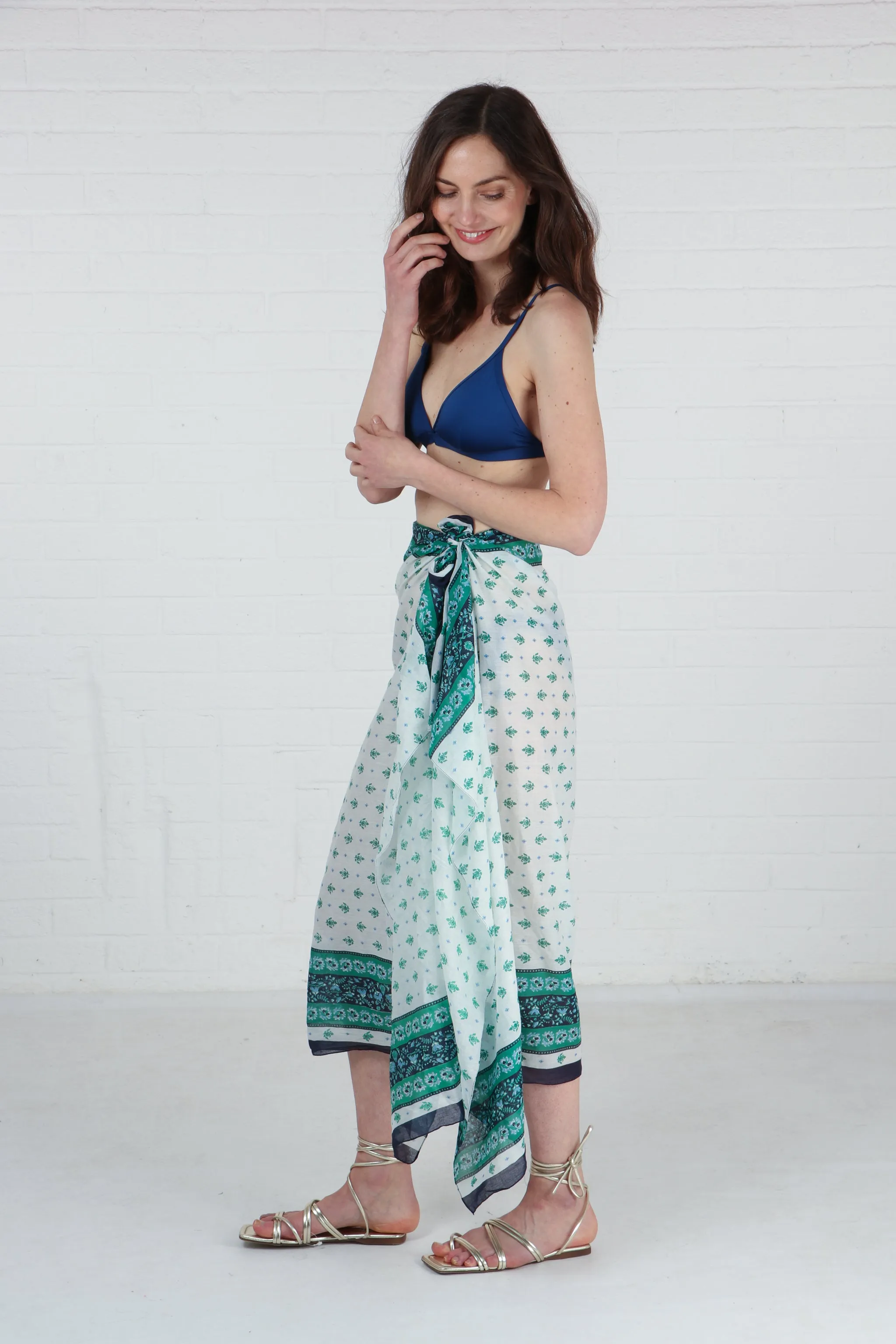 Ornamental Floral Print Bordered Cotton Scarf in Green Blue