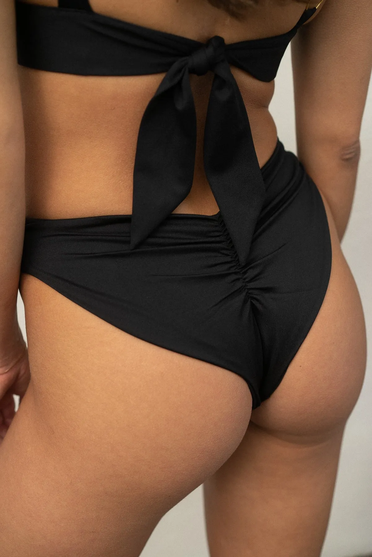 The High-Leg Scrunch Bottom - Matte Black