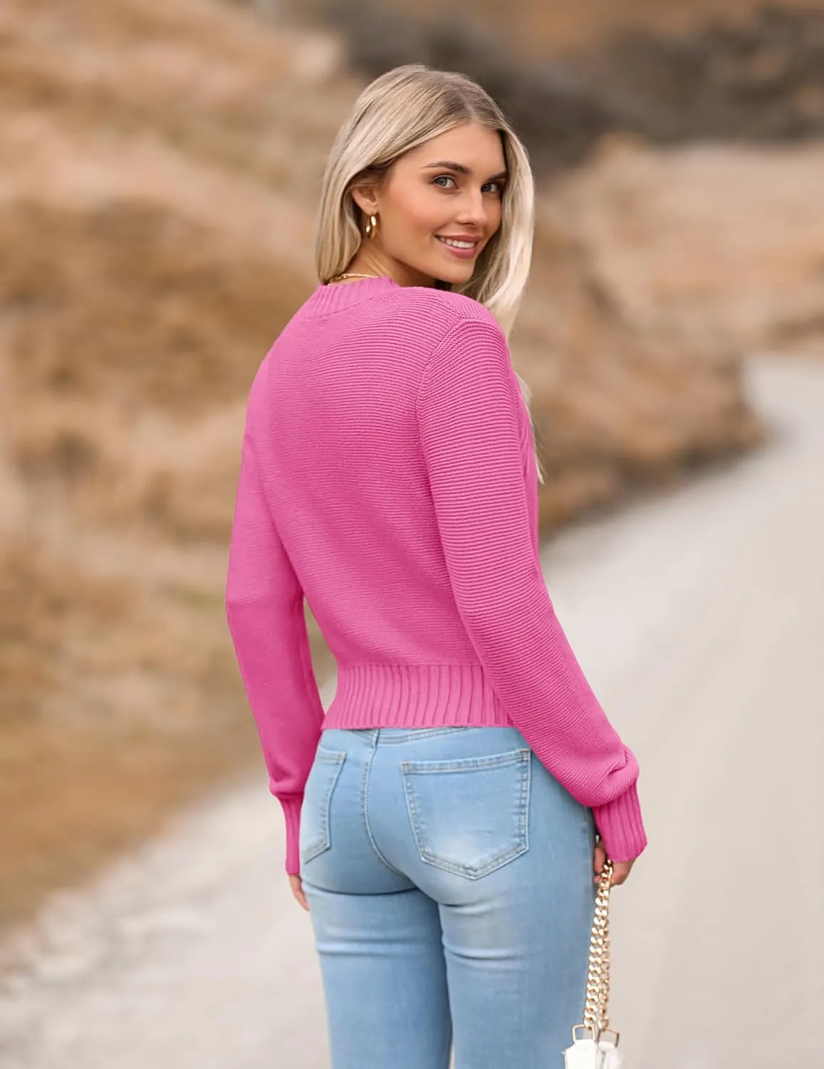 Zeagoo Women's 2025 Fall Crewneck Cropped Sweater Trendy Long Sleeve Ribbed Knit Pullover Jumper Tops
